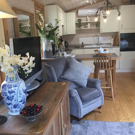 The Lodge - Luxury Lodge With Super King Size Bed, Kitchen & Shower Room Hurstpierpoint Екстериор снимка