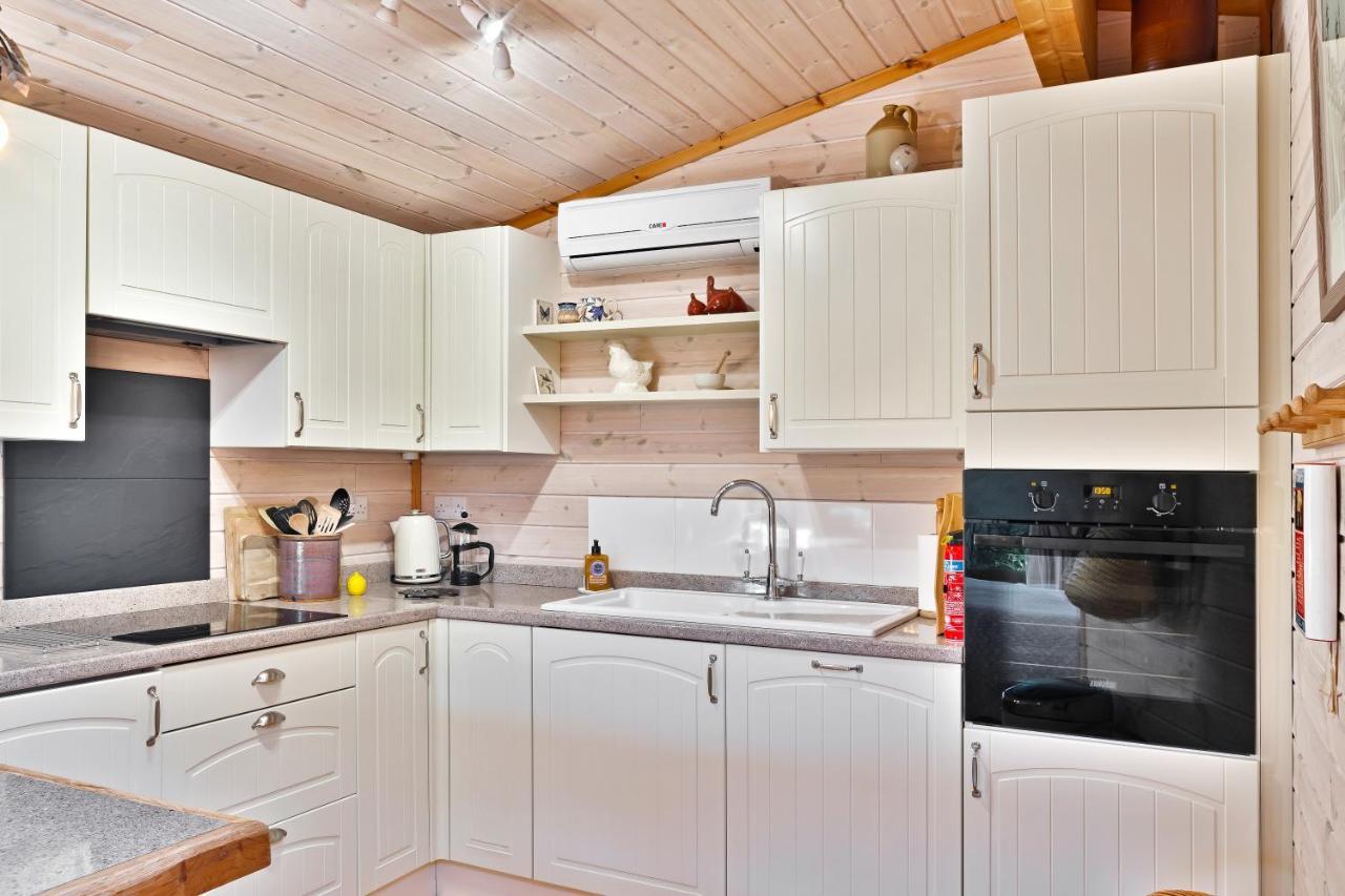 The Lodge - Luxury Lodge With Super King Size Bed, Kitchen & Shower Room Hurstpierpoint Екстериор снимка