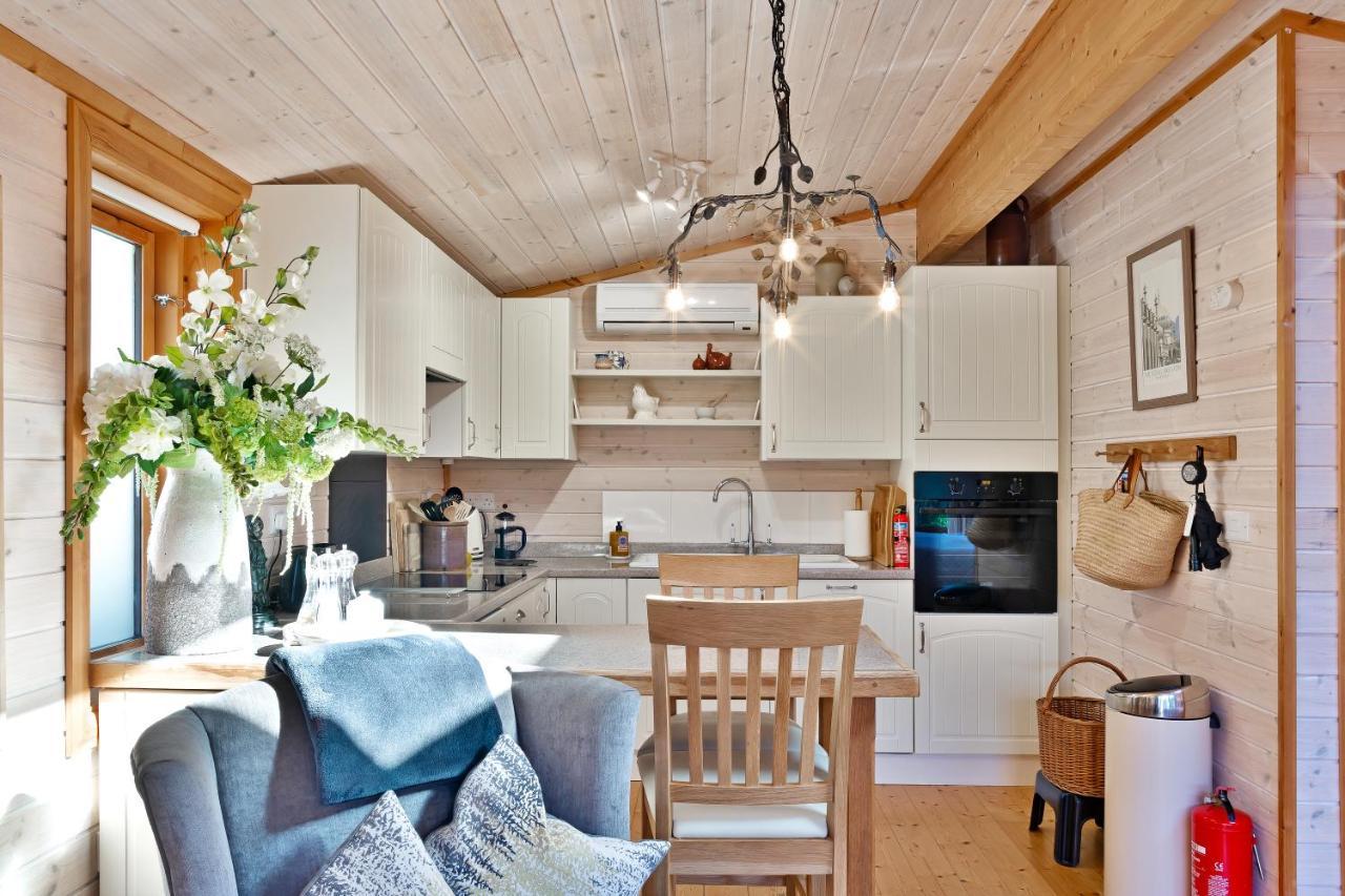 The Lodge - Luxury Lodge With Super King Size Bed, Kitchen & Shower Room Hurstpierpoint Екстериор снимка