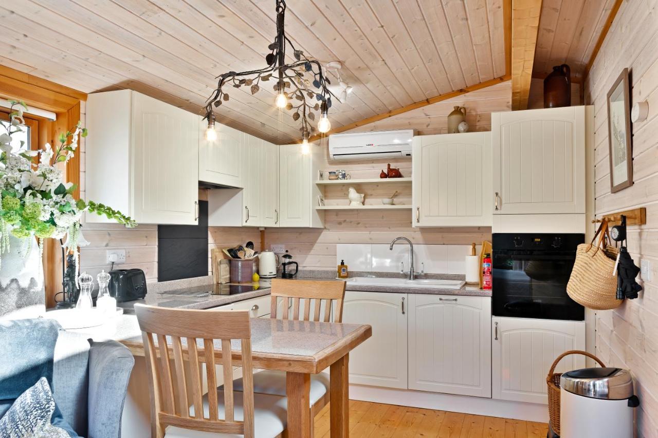 The Lodge - Luxury Lodge With Super King Size Bed, Kitchen & Shower Room Hurstpierpoint Екстериор снимка