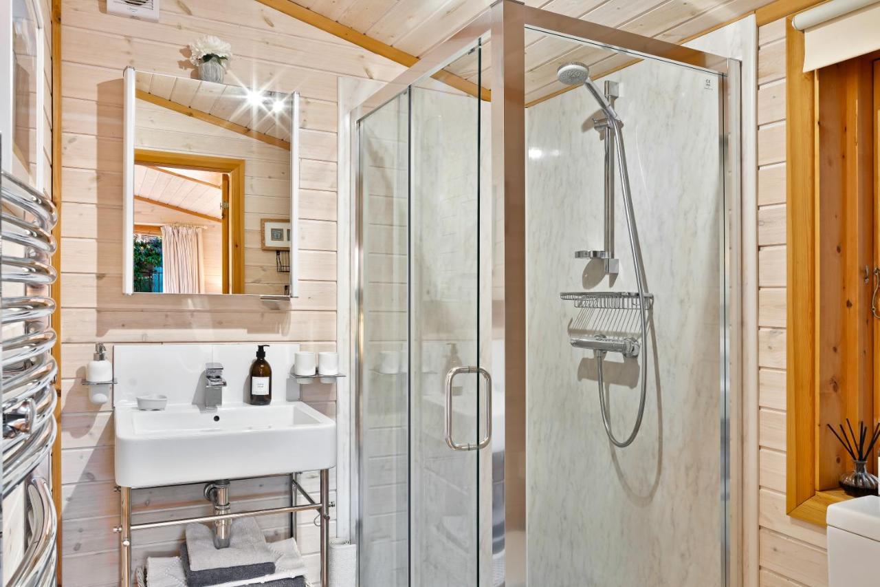 The Lodge - Luxury Lodge With Super King Size Bed, Kitchen & Shower Room Hurstpierpoint Екстериор снимка